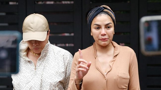 Polisi dan Nikita Mirzani Menjemput Lolly, Lanjutkan Proses Visum