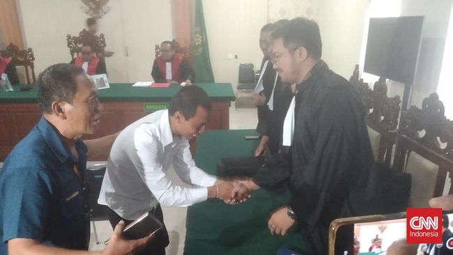 Nyoman Sukena, Pemilik Landak, Dinyatakan Bebas dan Langsung Sujud Syukur